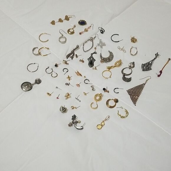 Estate sale  junk drawer Jewelry  Lot   single earrings 60 pc - Picture 1 of 17